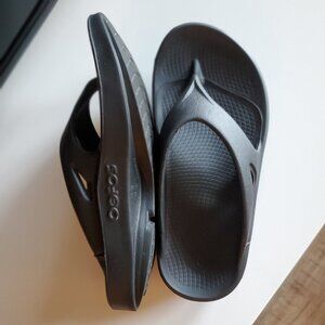 Oofos Sandals - NWOT - Size 7